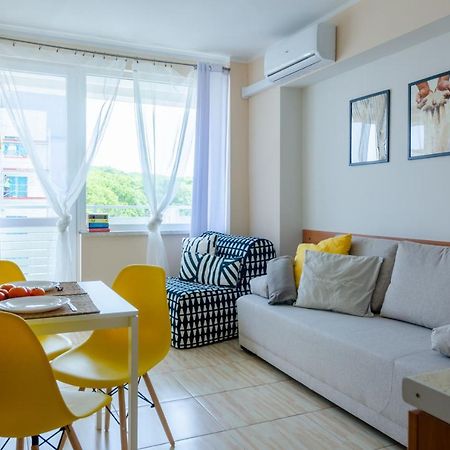 Holiday Home Slavia New 600 Z Balkonem Przy Plazy Miedzyzdroje Exterior photo